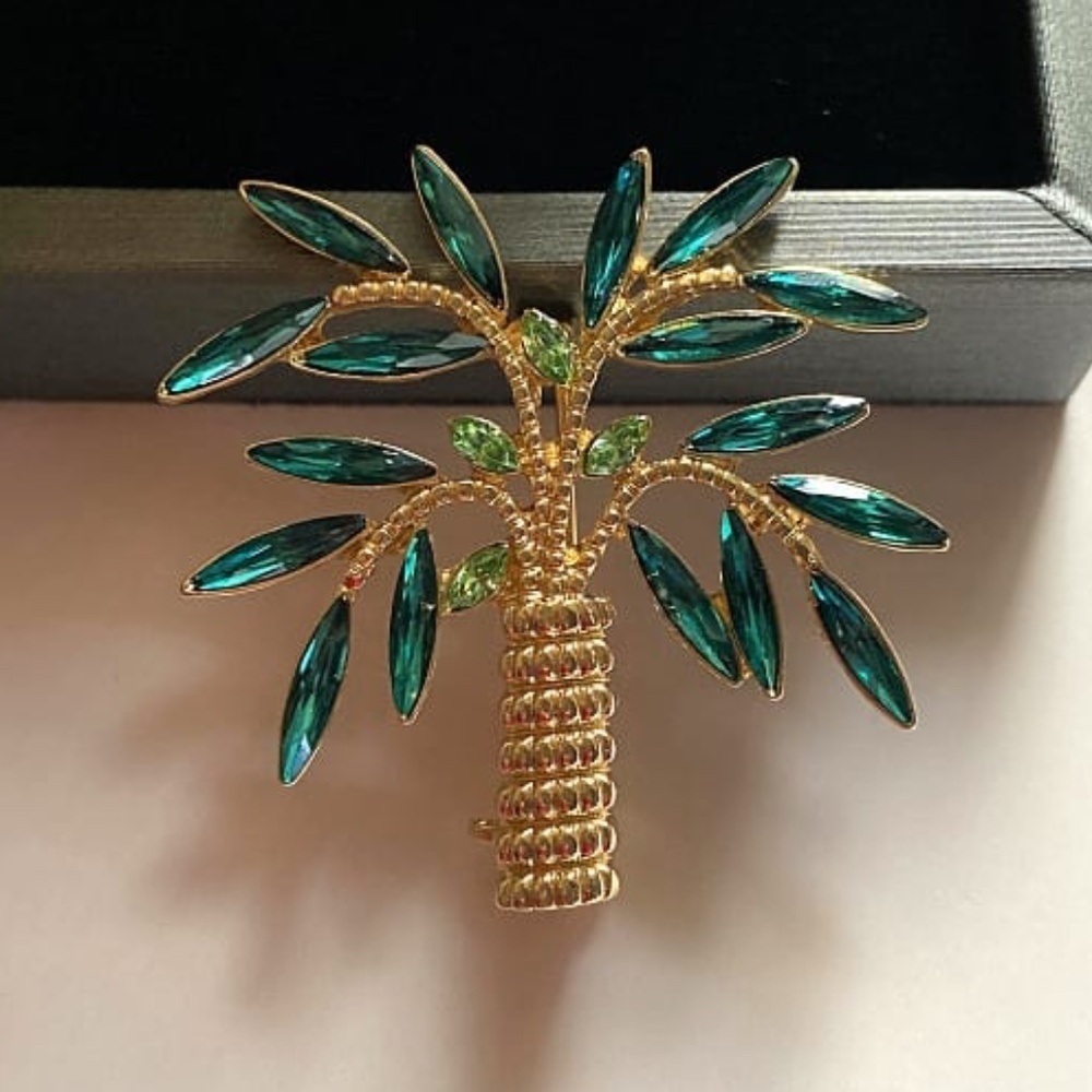 *SEJAL* Coconut Tree Shaped Fashion Brooch